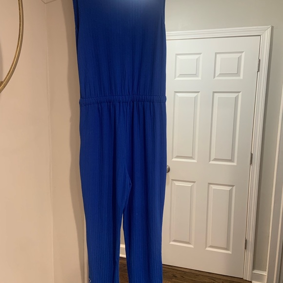 Jumpsuit ✨ - Picture 2 of 4